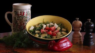 Salata 4 feluri de branza cu rucola si rosii cherry