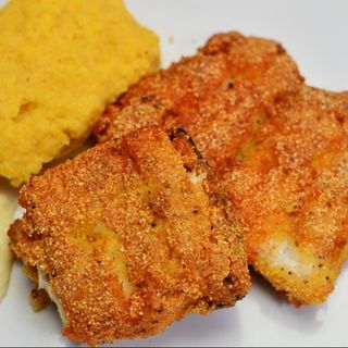 Pastrav prajit cu mamaliguta