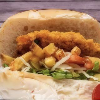 Șnițel de pui la chiflă