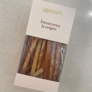 Saratele artizanale cu fulgi de sare alba si neagra vulcanica