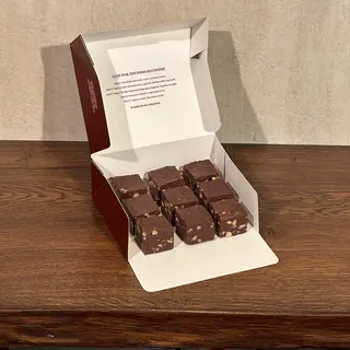 Ciocolată de casă cu rom și arahide