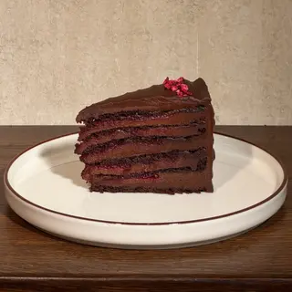 Tort ciocolatos cu inserție de zmeură