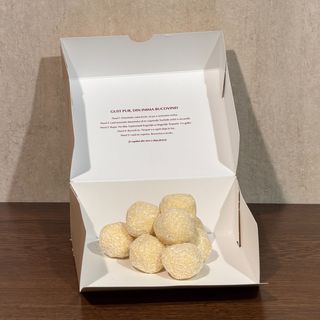 Bomboane cu cocos și migdale