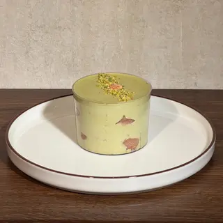 Tiramisu cu fistic și căpșuni