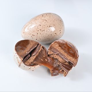 Ou ciocolată caramel alune