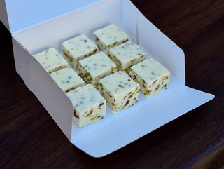 Ciocolată de casă albă cu fistic