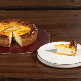 Pască cu brânză și stafide la felie