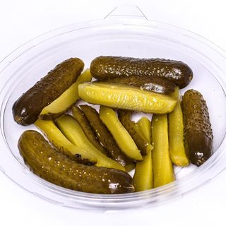 Salată de castraveți acri