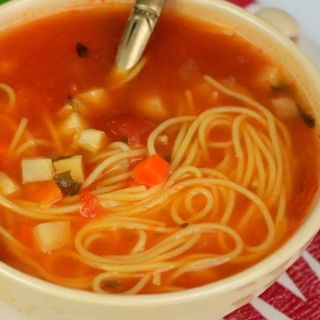 Borș de găină cu tăiței de casă