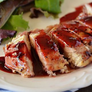 Pui rubiniu cu sos de rodii