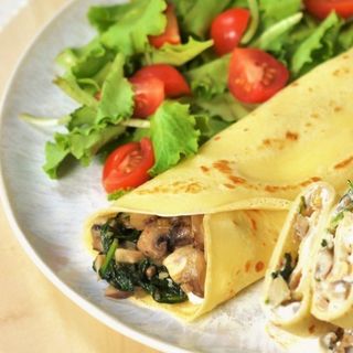 Clătită cu ciuperci, piept de pui și mozzarella