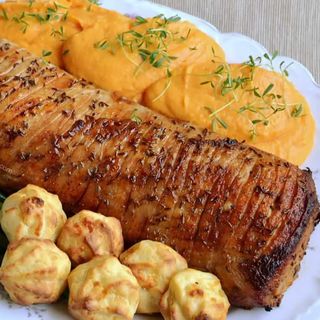 Cotlet de porc cu piure cu țelină și varză roșie