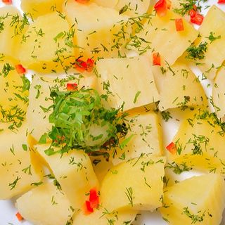 Cartofi natur cu verdeață