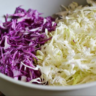 Salată de varză albă și roșie