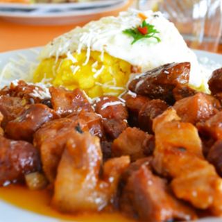 Tochitură cu mămăligă