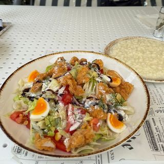 Salată de pui crispy