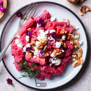 Paste FARA GLUTEN cu sos de sfecla si nuci