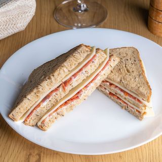Sandwich cu Chorizzo și Cașcaval