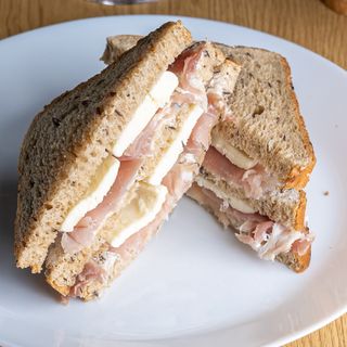 Prosciutto Crudo și Mozarella proaspătă