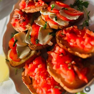 Bruschette pomodoro olio e acciughe (2buc