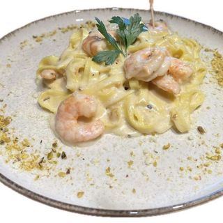 TAGLIATELLE ALFREDO CON GAMBERI