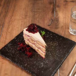 Tiramisu cu fructe de pădure