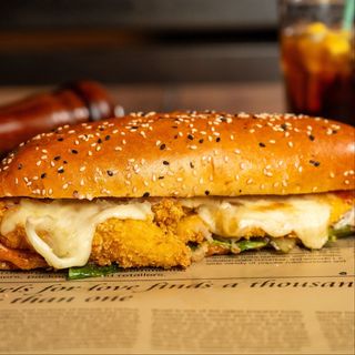 Sandwich cu pui crispy