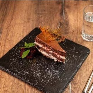 Tort de ciocolată cu vișine