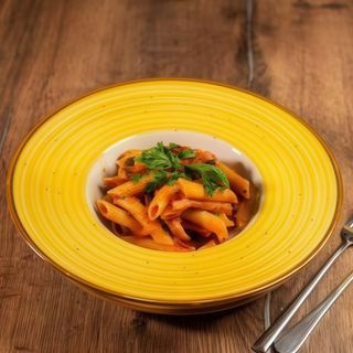 Penne cu sos roșu și bacon