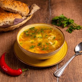 Supă de pui cu tăiței de casă