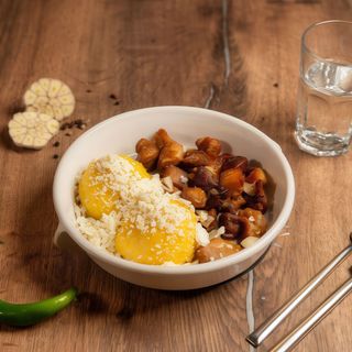 Tigaie de purcel grăsuț cu mămăliguță