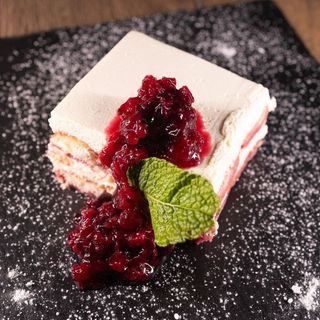 Tiramisu cu fructe de pădure