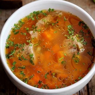 Ciorbă de vacuta + cârnați minune cu boabe de mustar