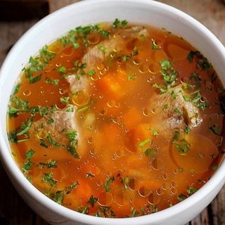 Ciorbă de vacuta + mici