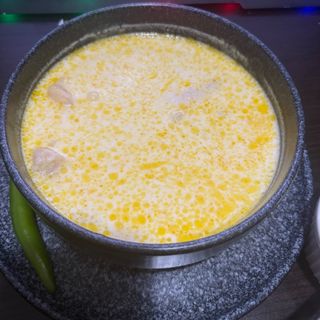 Ciorbă de burtă + pulpă de pui la grătar