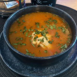 Ciorba de pui cu tăieței  + ceafa de porc la gratar cu garnitura