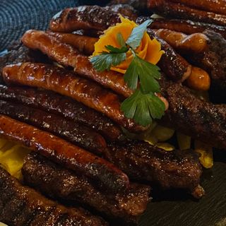 Cârnaciori minune cu boabe de muștar