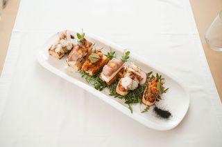 Mix de bruschete cu toppinguri afumate