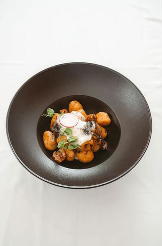 Gnocchi din cartofi dulci în jar cu spumă de gorgonzola