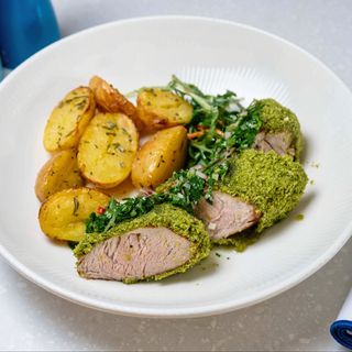 Mușchiuleț de porc cu cartofi copți