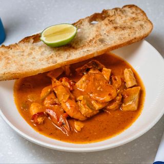 Moqueca - tocană braziliană de pește și fructe de mare