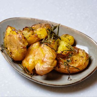 Cartofi copți cu ierburi aromatice