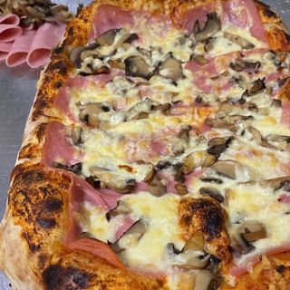 Pizza Focaccia Cu Sunca Porc și Cascaval Ø40x30cm 1,2kg