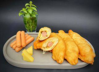 Box cu crenvurști și cașcaval (6 bucăți)