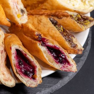 FamilyBox dulce cu 12 bucăți la alegere