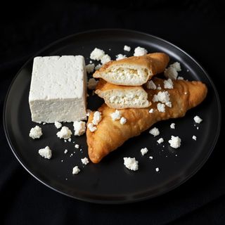 Box cu brânză telemea (4 bucăți)