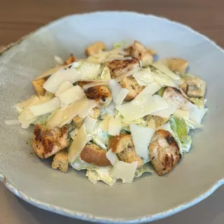 Salată Caesar cu pui