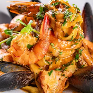 Tagliatelle cu fructe de mare