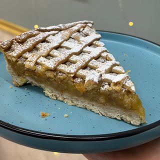 Tarta cu mere si stafide (de post)