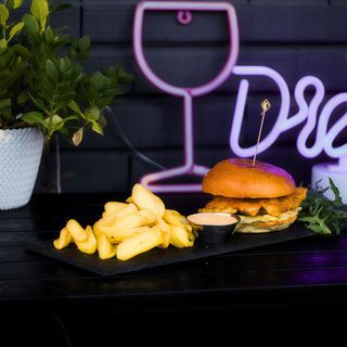 Burger de pui cu cartofi